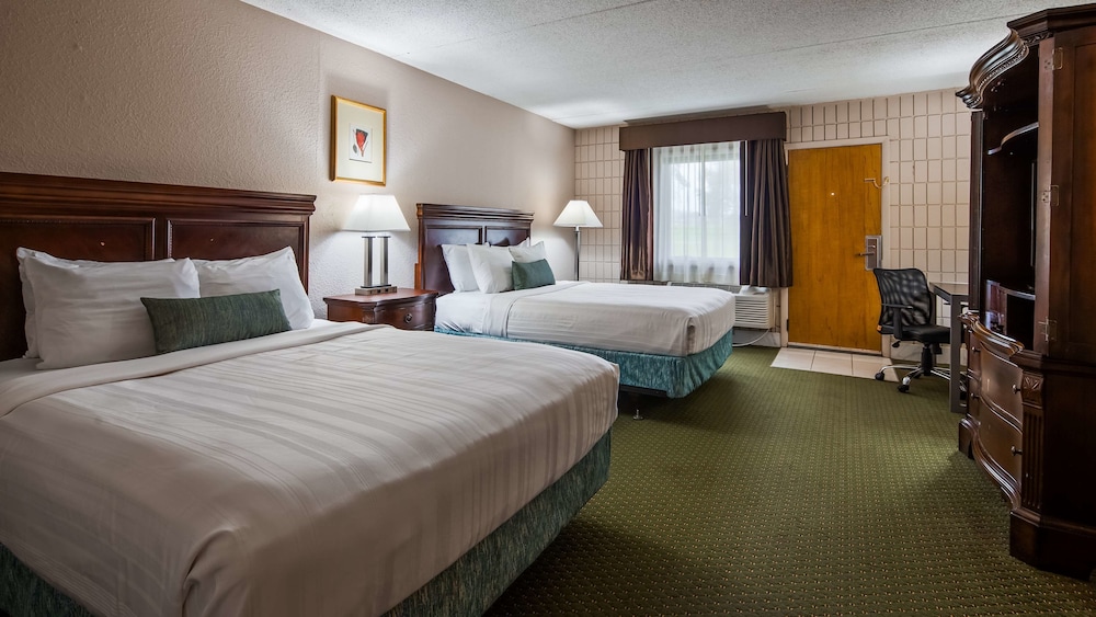 Baymont Inn and Suites by Wyndham Farmington, MO 16/62