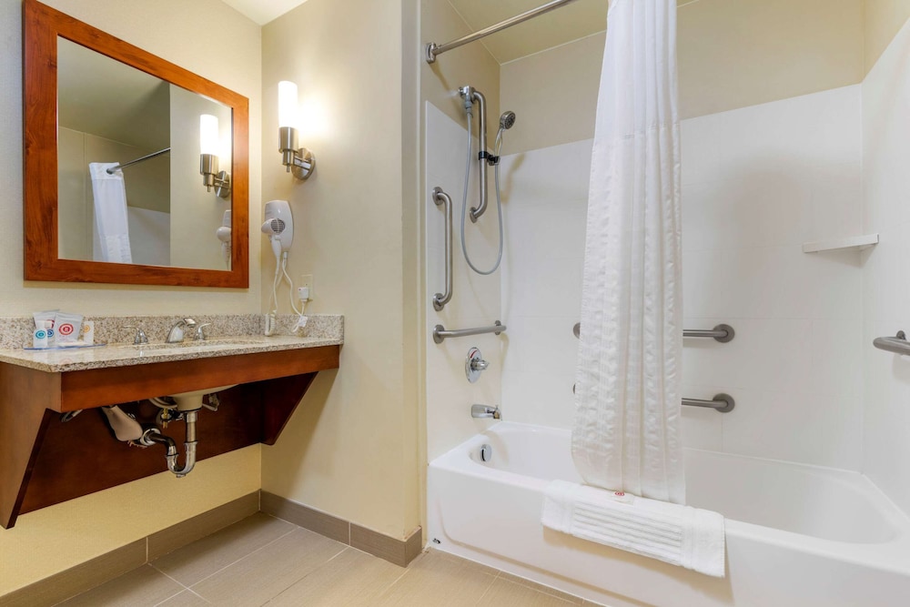 Comfort Suites Redding - Shasta Lake 12/52