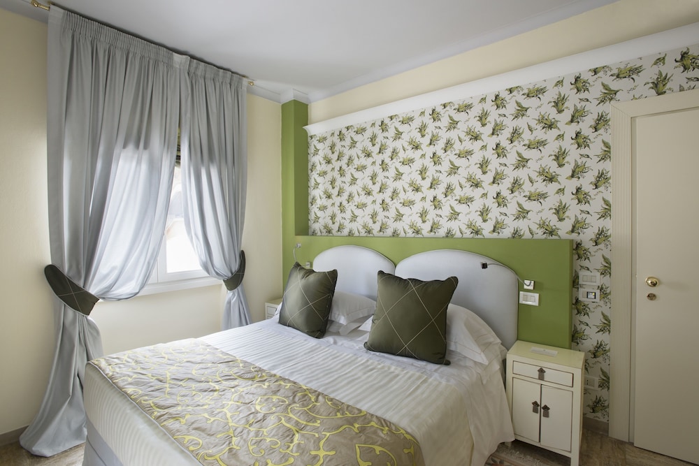 Augustus Hotel and Resort 20/49