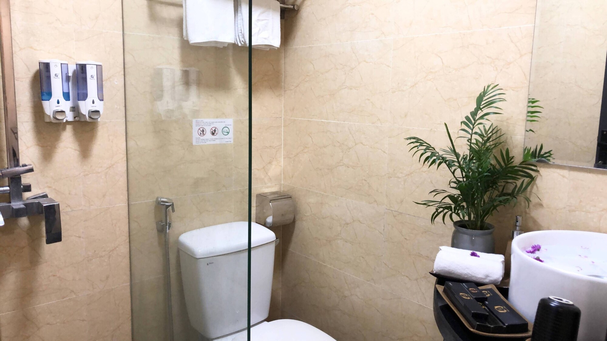 غرفة سوبيريور بسرير كوين، Hanoi Elpis Hotel 4/4