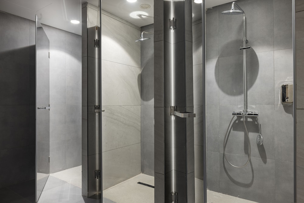 Ramada Plaza by Wyndham Batumi 48/50