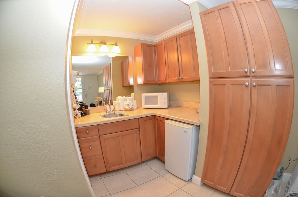 Gulfcoast Inn Naples 33/42