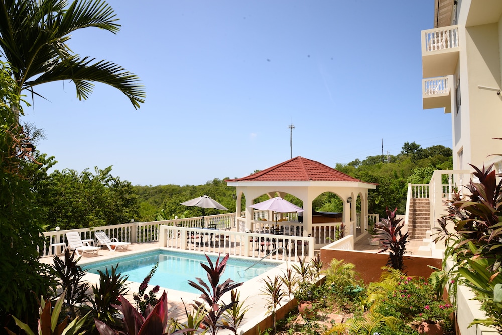 Retreat Guesthouse Luxury Suites 6/50