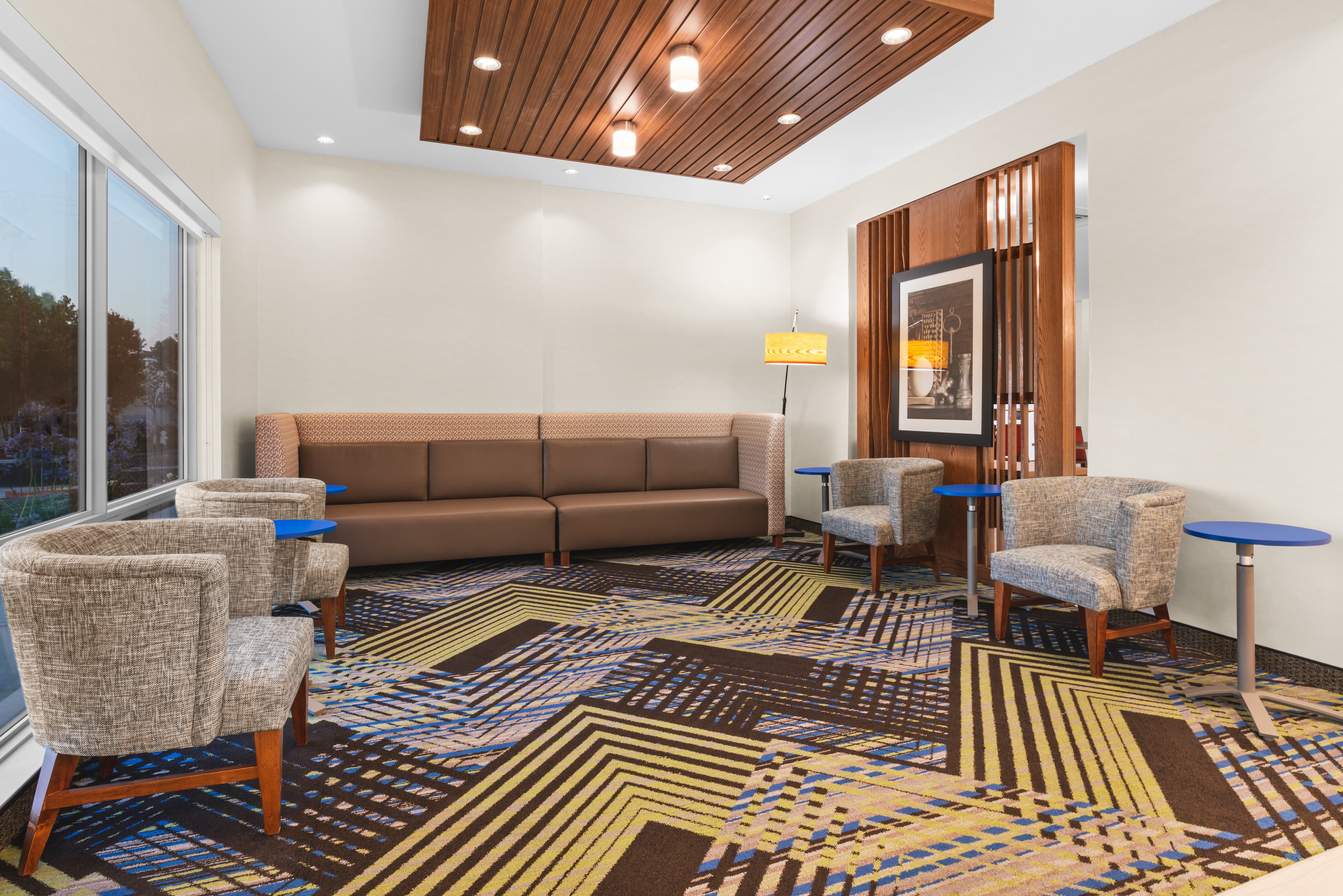 Holiday Inn Express & Suites Suisun City 44/70