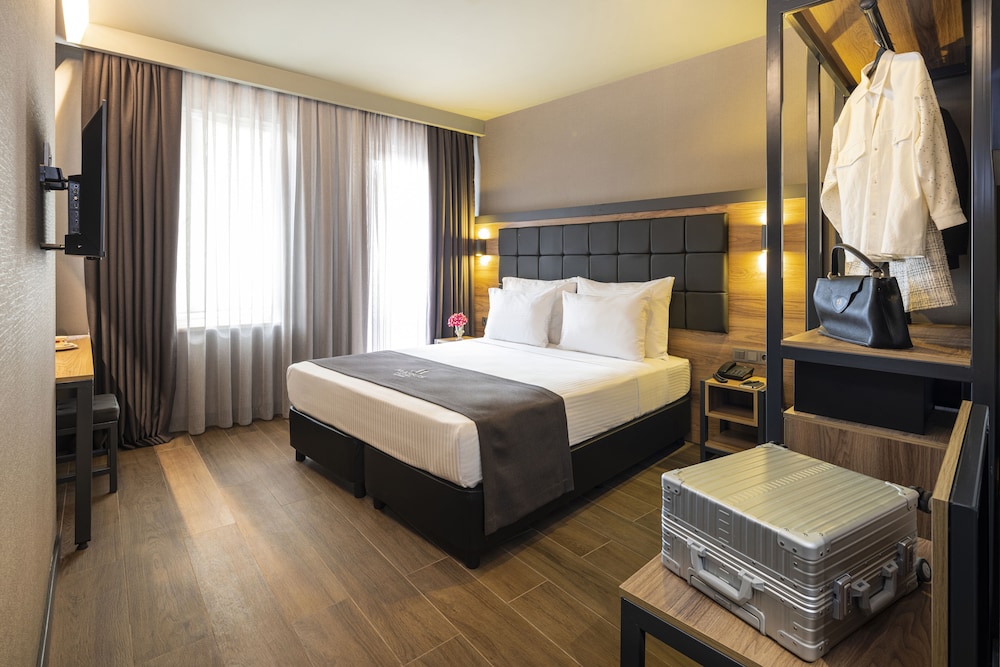 Marius Hotel 15/50