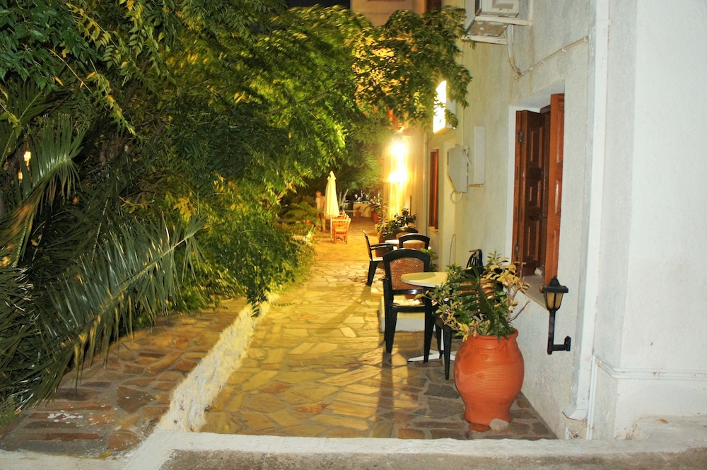 Anthemis Hotel 37/40
