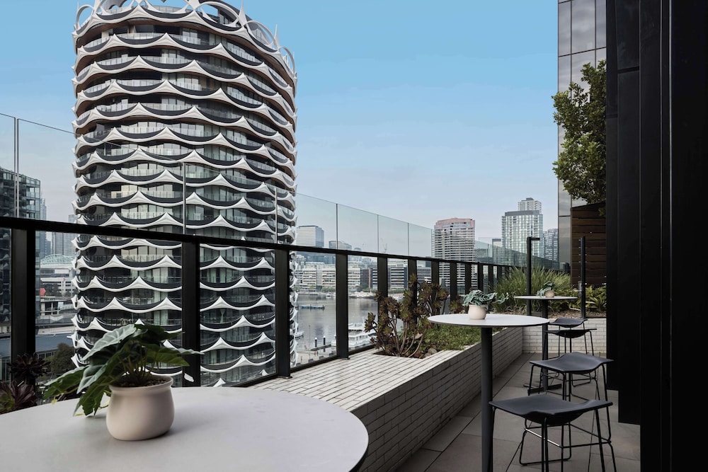 Vibe Hotel Melbourne Docklands 64/67