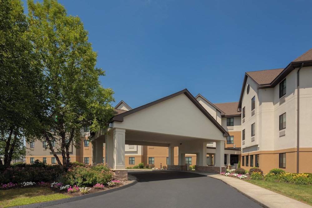Holiday Inn Express Hotel And Suites Bradley Airport 70/74