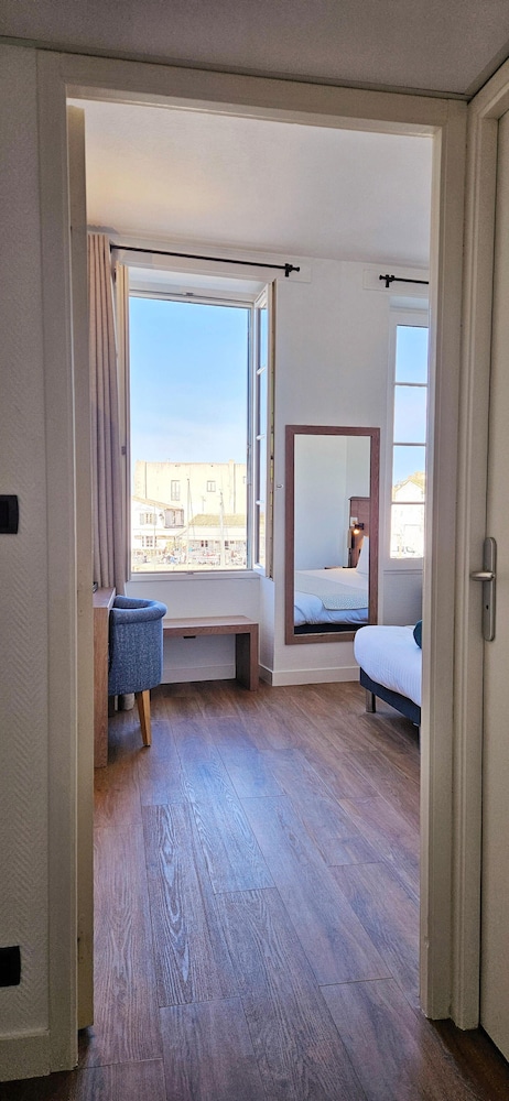 Hotel Du Port 30/50