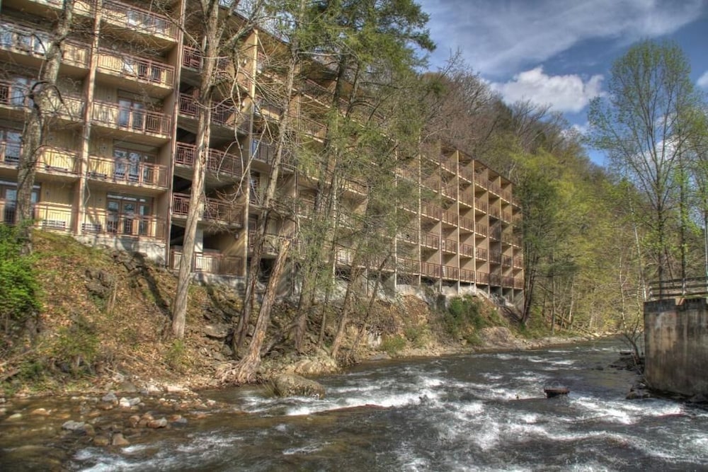 The Greystone Lodge on the River 45/50