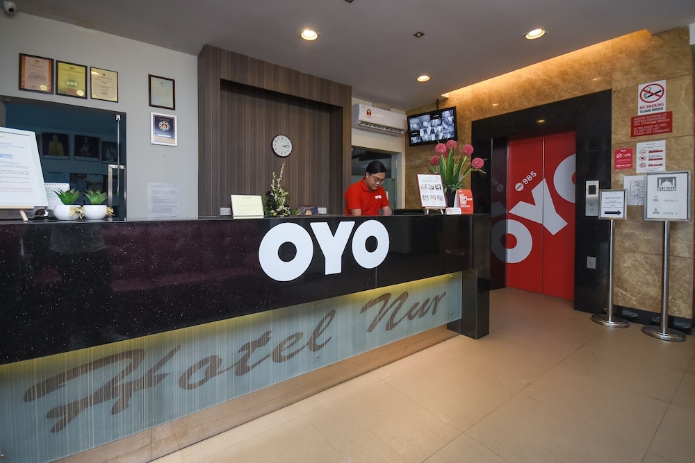 Super OYO 985 Hotel Nur 5/22