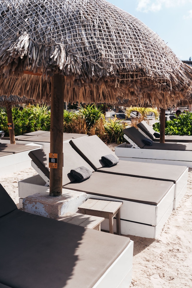 The Kontiki Curacao Beach Resort 67/74