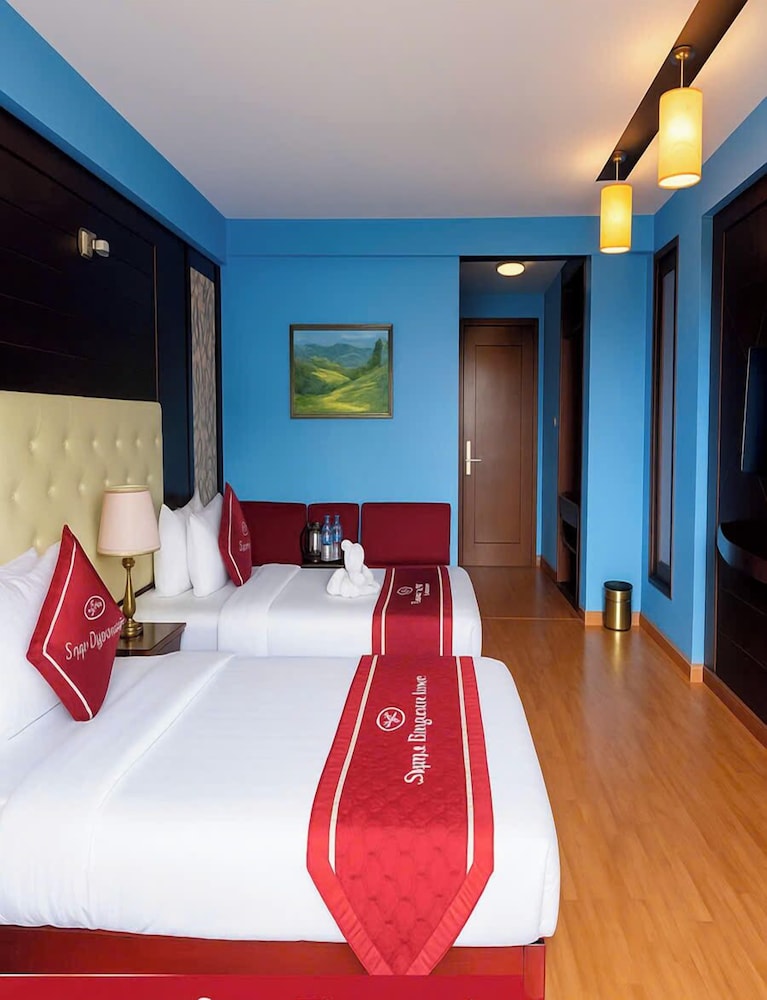 DELUXE, TWIN BEDS