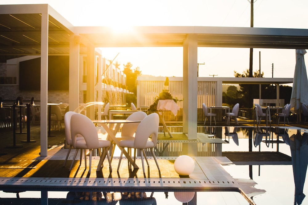 Crystal Villas & Suites 25/39