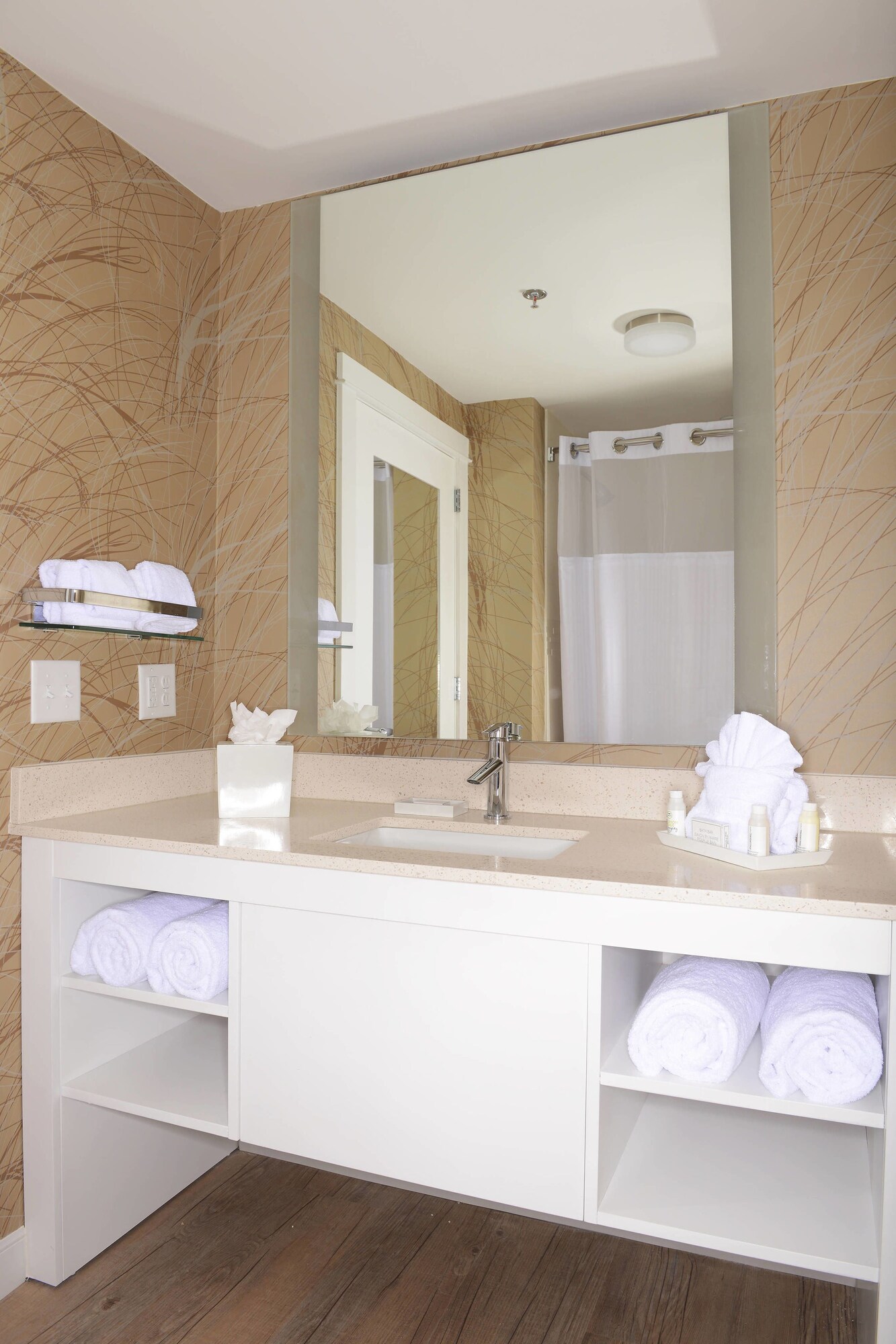 جناح استوديو بسرير كينج بشرفة مع أريكة، Bethany Beach Ocean Suites Residence Inn 5/6