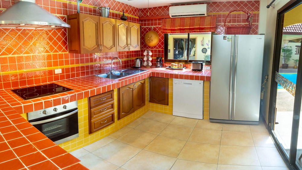 Coconut Paradise Villas 50/50