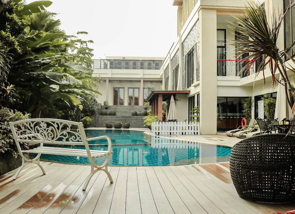 Emersia Hotel and Resort Batu Sangkar 15/16