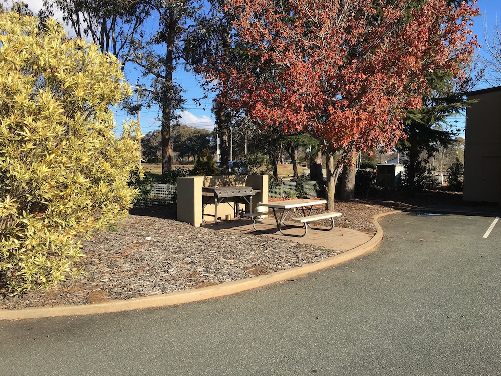 RED CEDARS MOTEL CANBERRA 35/42