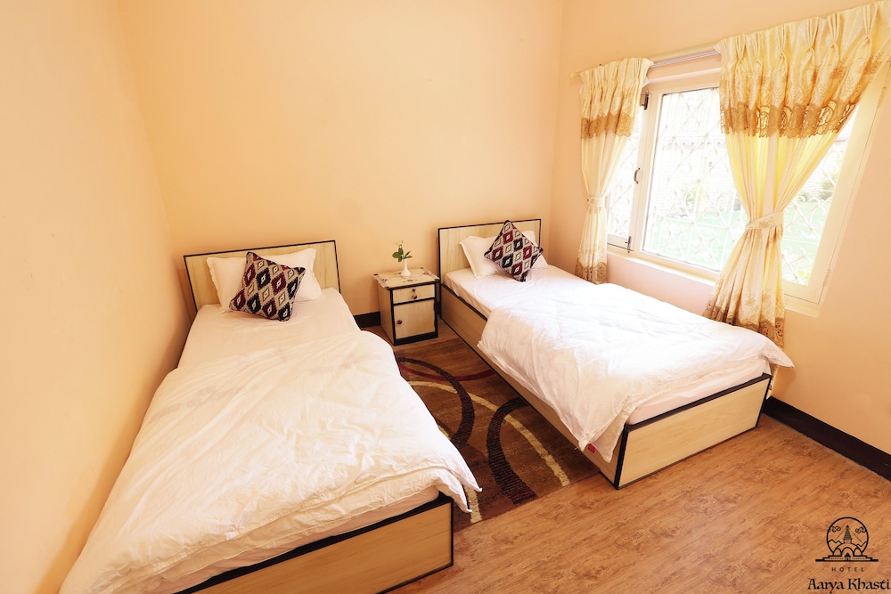Hotel Aarya Khasti 16/33