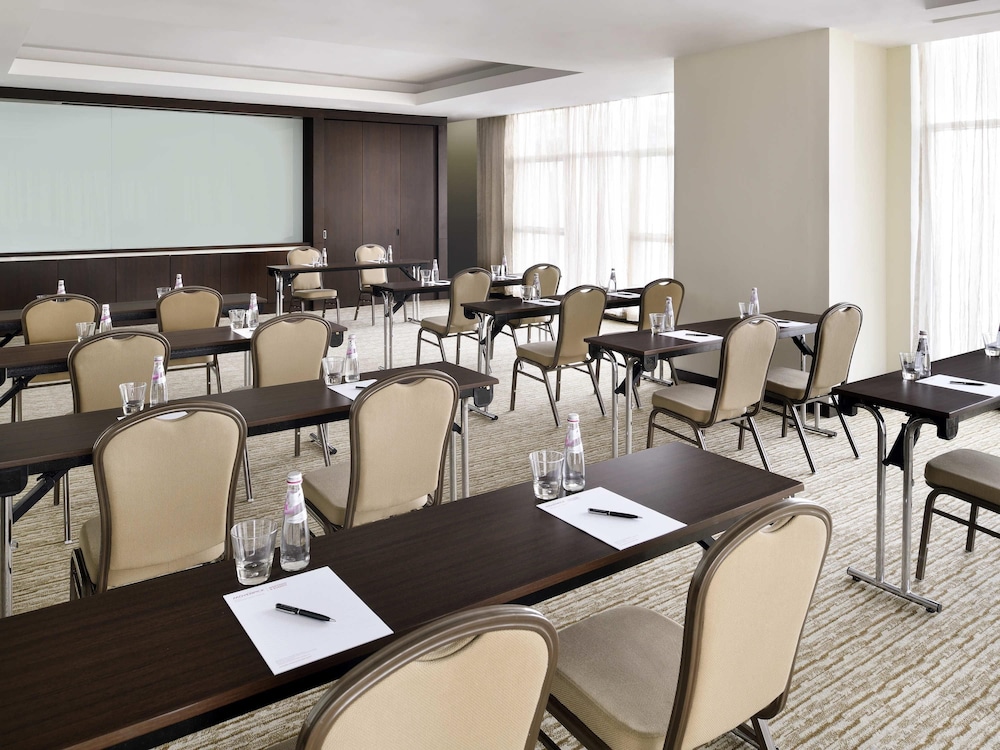 Movenpick Jumeirah Lakes Towers 63/75