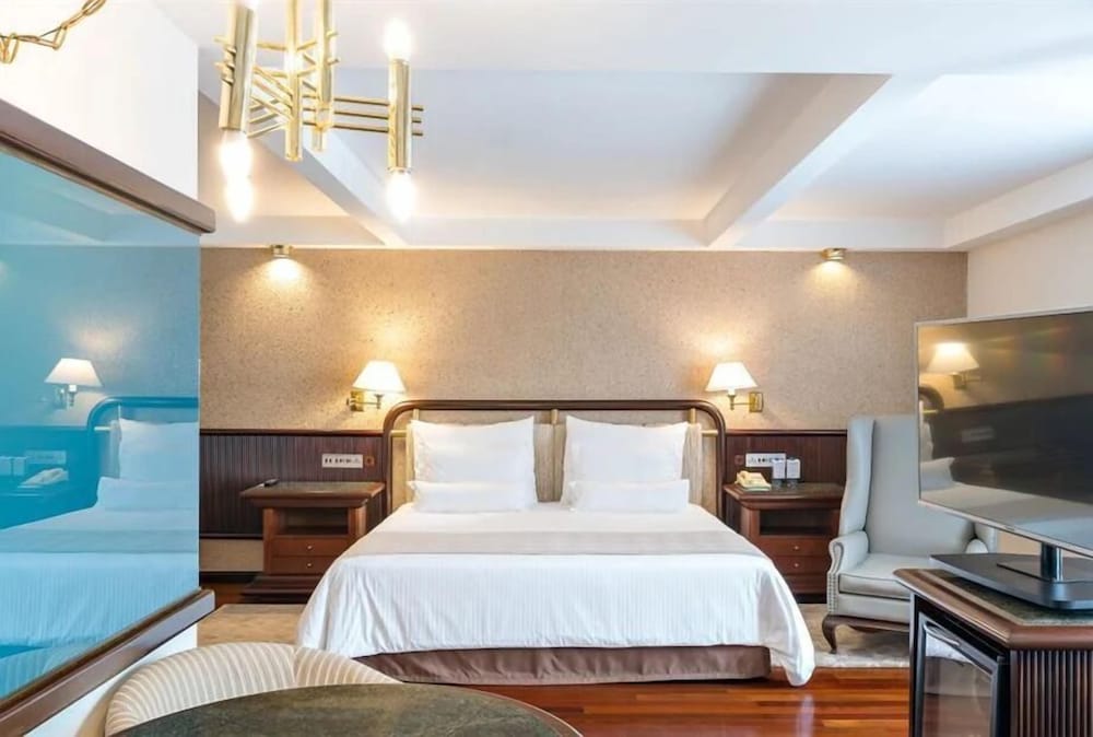 PREMIER, KING BED