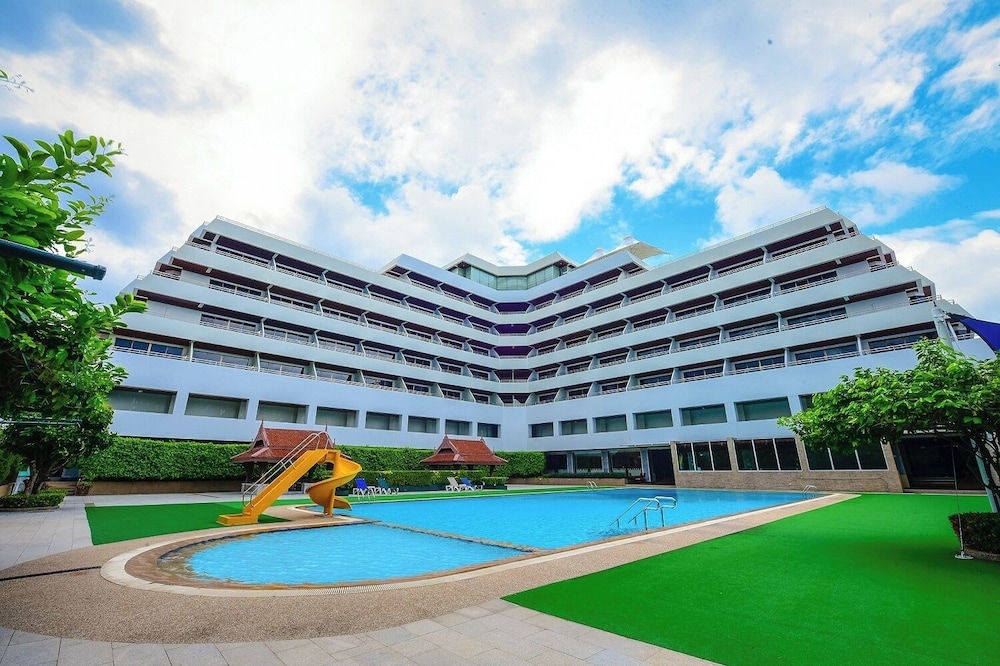 Patong Resort Hotel 59/66