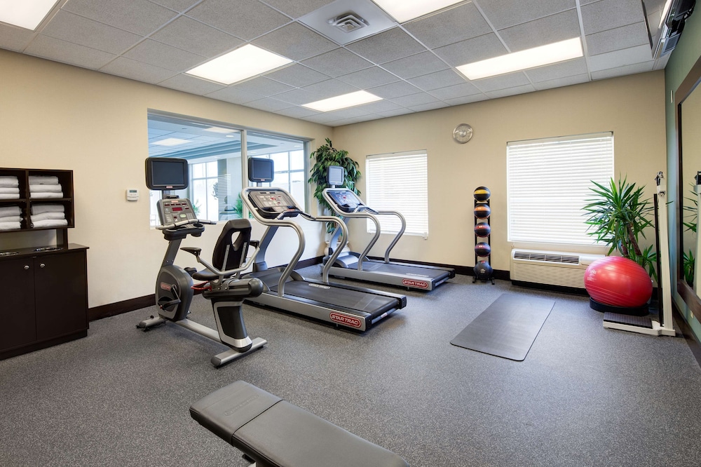 Hampton Inn & Suites By Hilton Toronto Airport 24/39