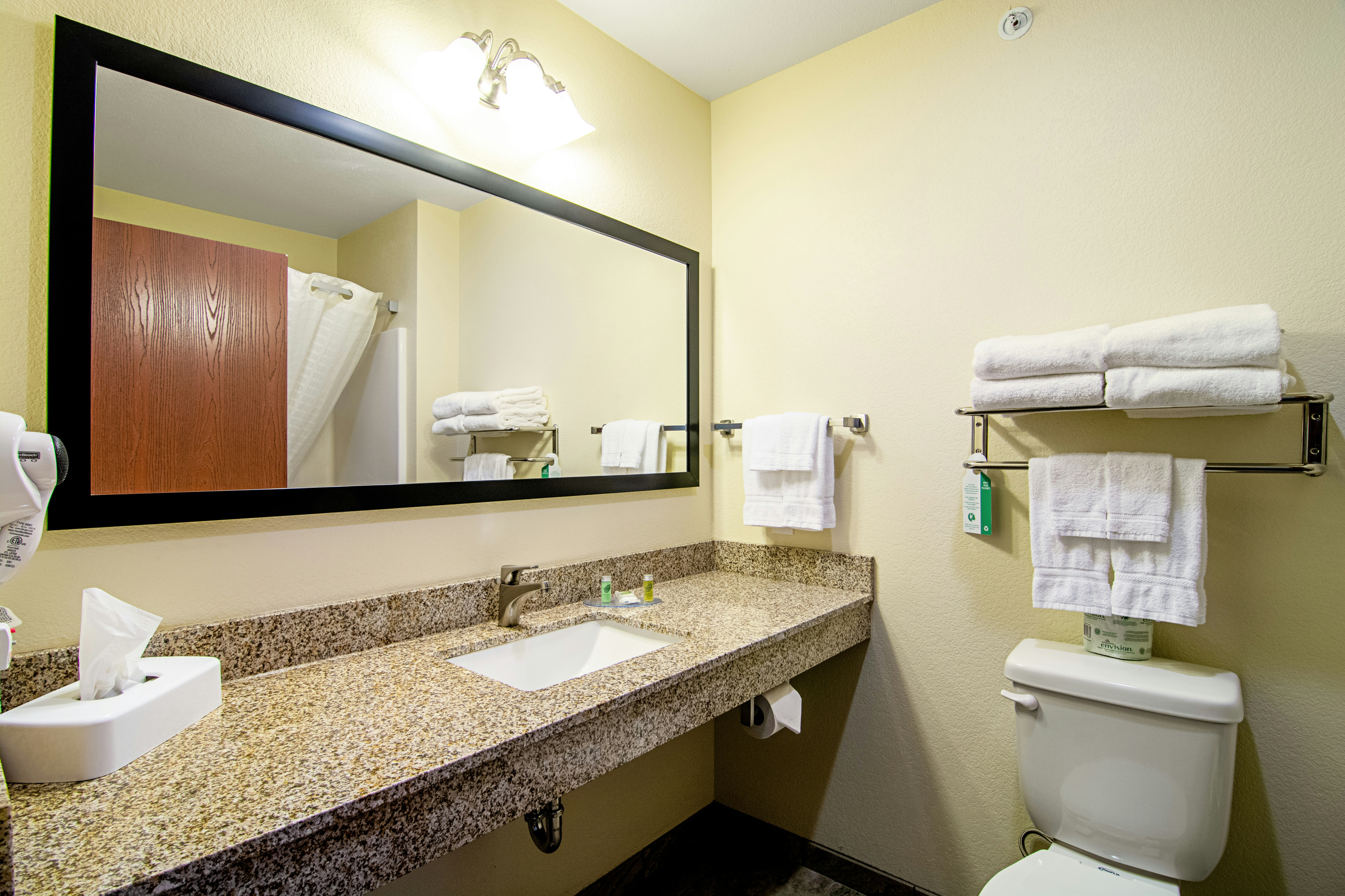 Cobblestone Hotel & Suites - Paxton 60/63