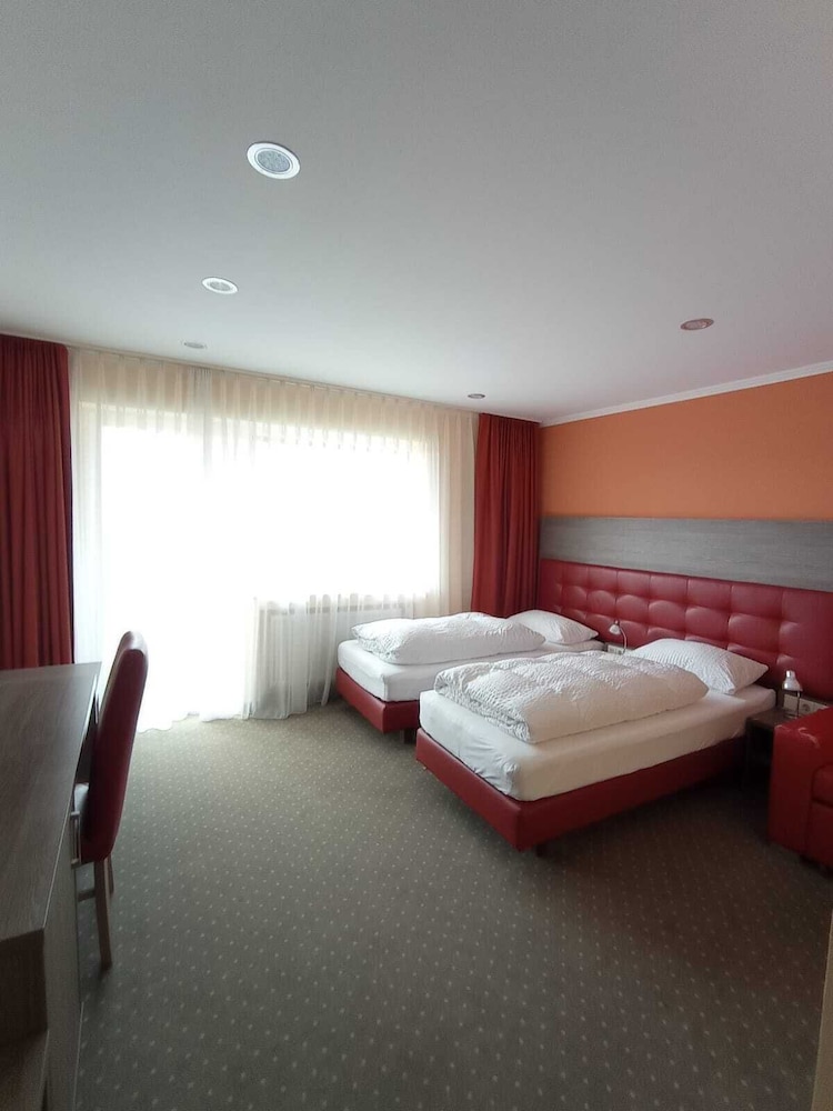 Modern, Family, 1 Double and 1 Single or 3 Single Beds, Balcony، Hotel Waldblick 2/4