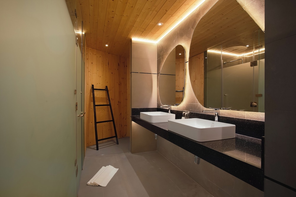 Pino Latte Resort and Hotel 48/50