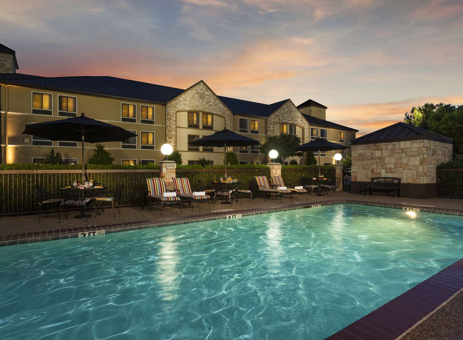 Best Western Plus Hotel Lewisville Flower Mound 4/40