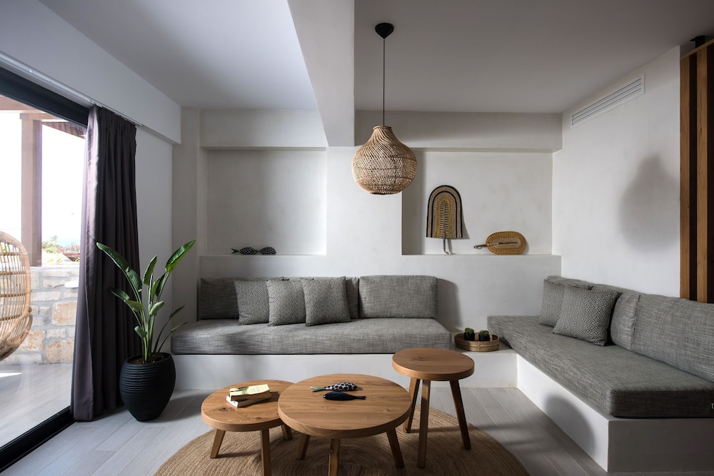Irida Hotel 32/48