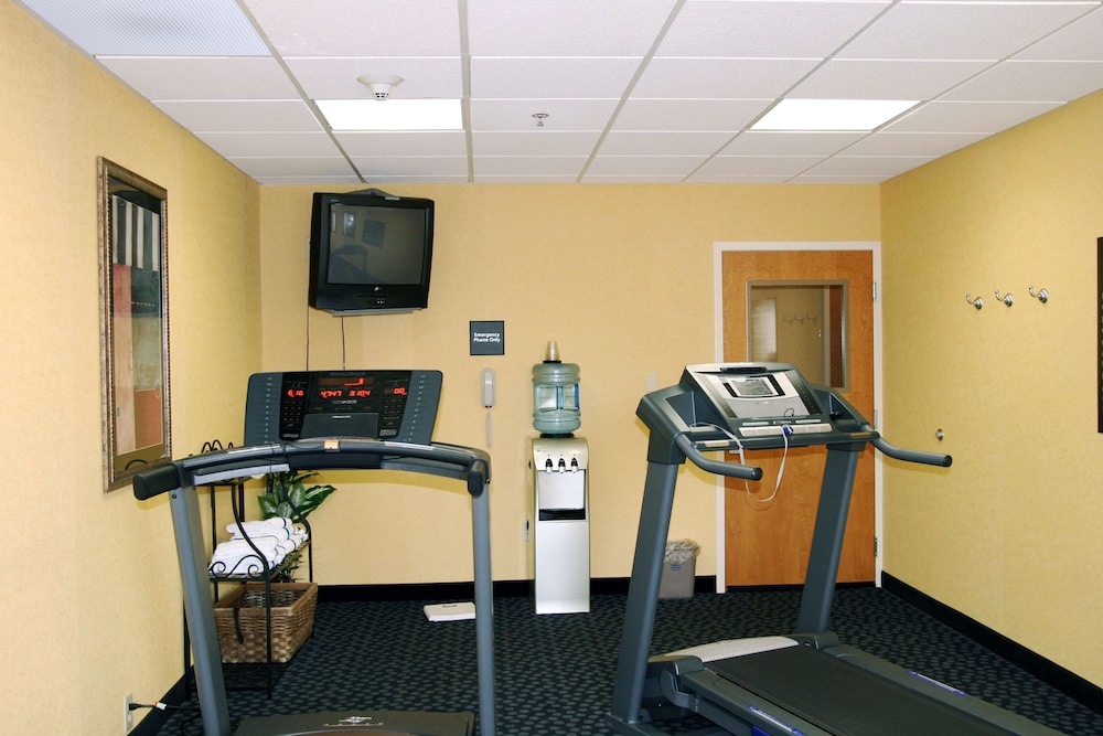 Hampton Inn Suites Louisville 30/46