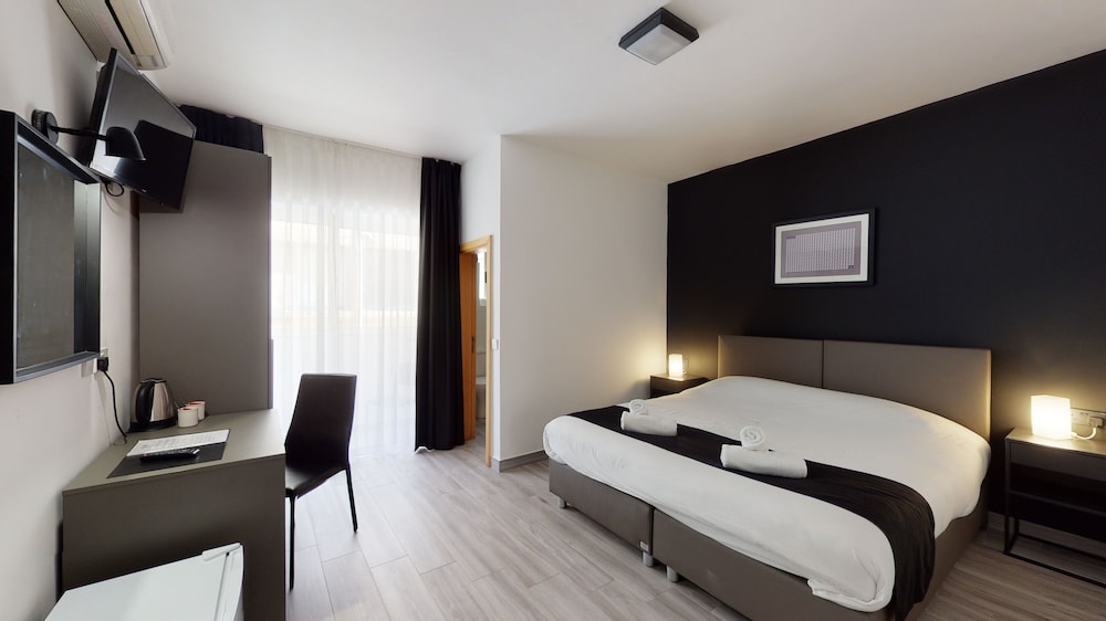 Block Hotel Rooms and Aparments 22/54