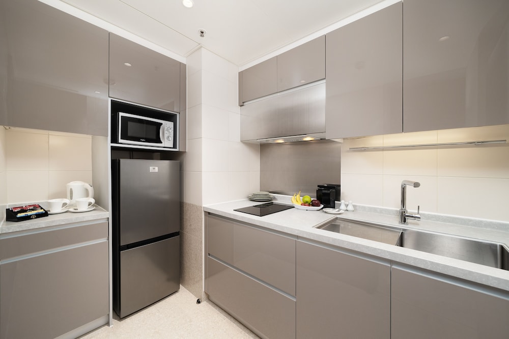 Harbour Plaza Metropolis 42/43