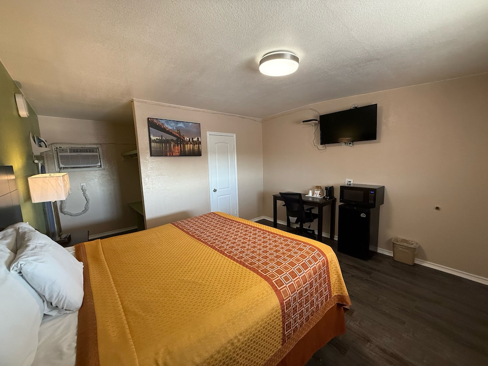 Executive Inn and Kitchenette Suites 11/34