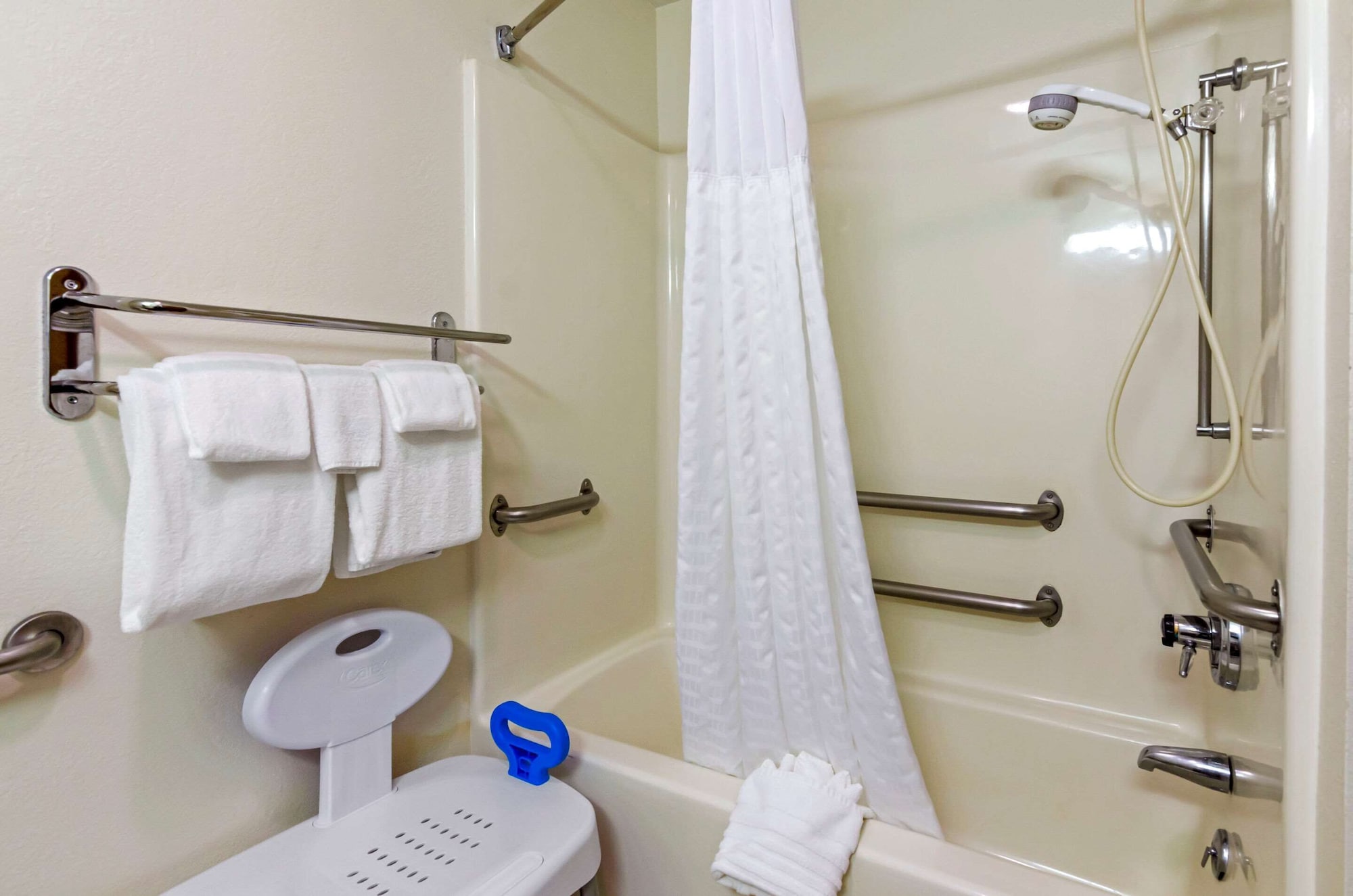 غرفة بسرير كينج لذوي الإعاقة، Comfort Inn Atkins 3/3