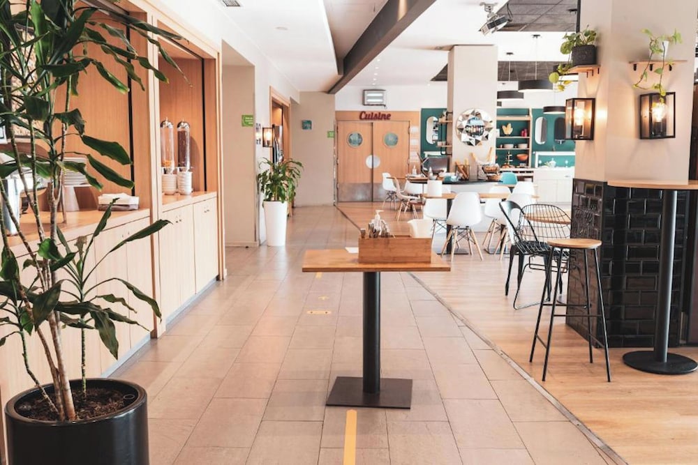Travelodge BCN Cornella Fira 42/56