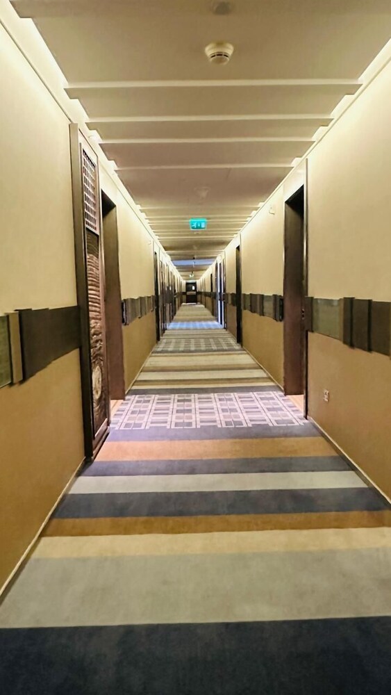 Hyatt Regency Dubai Creek Heights 70/72