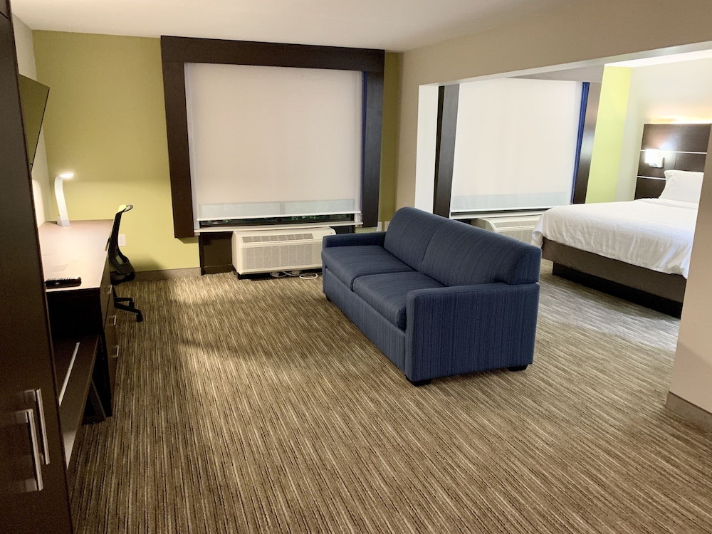 Holiday Inn Express and Suites Longview North 54/58