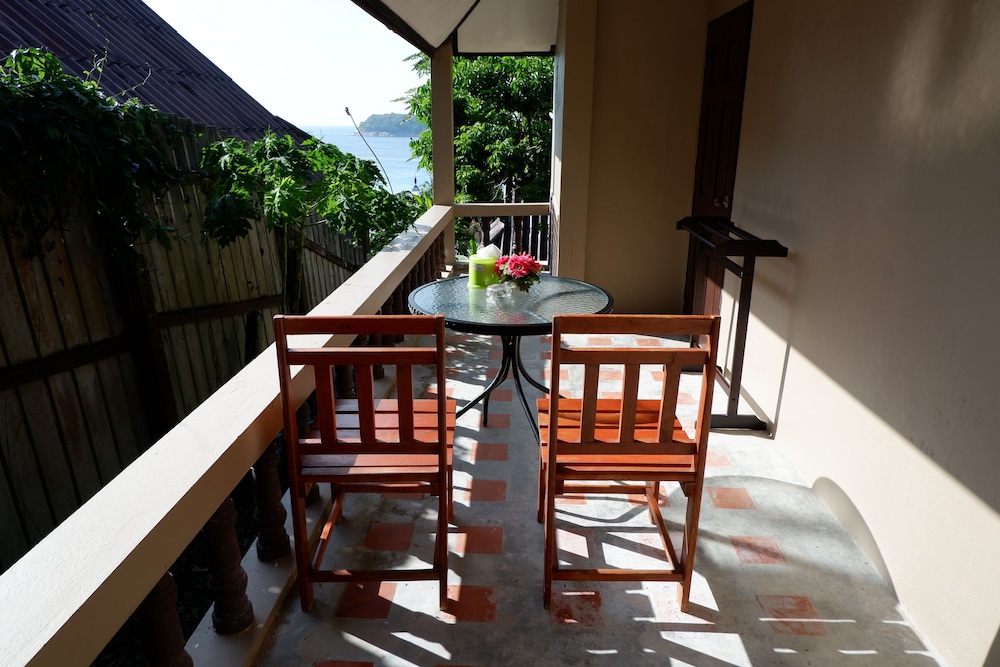 Kata Beachwalk Hotel And Bungalows 60/74