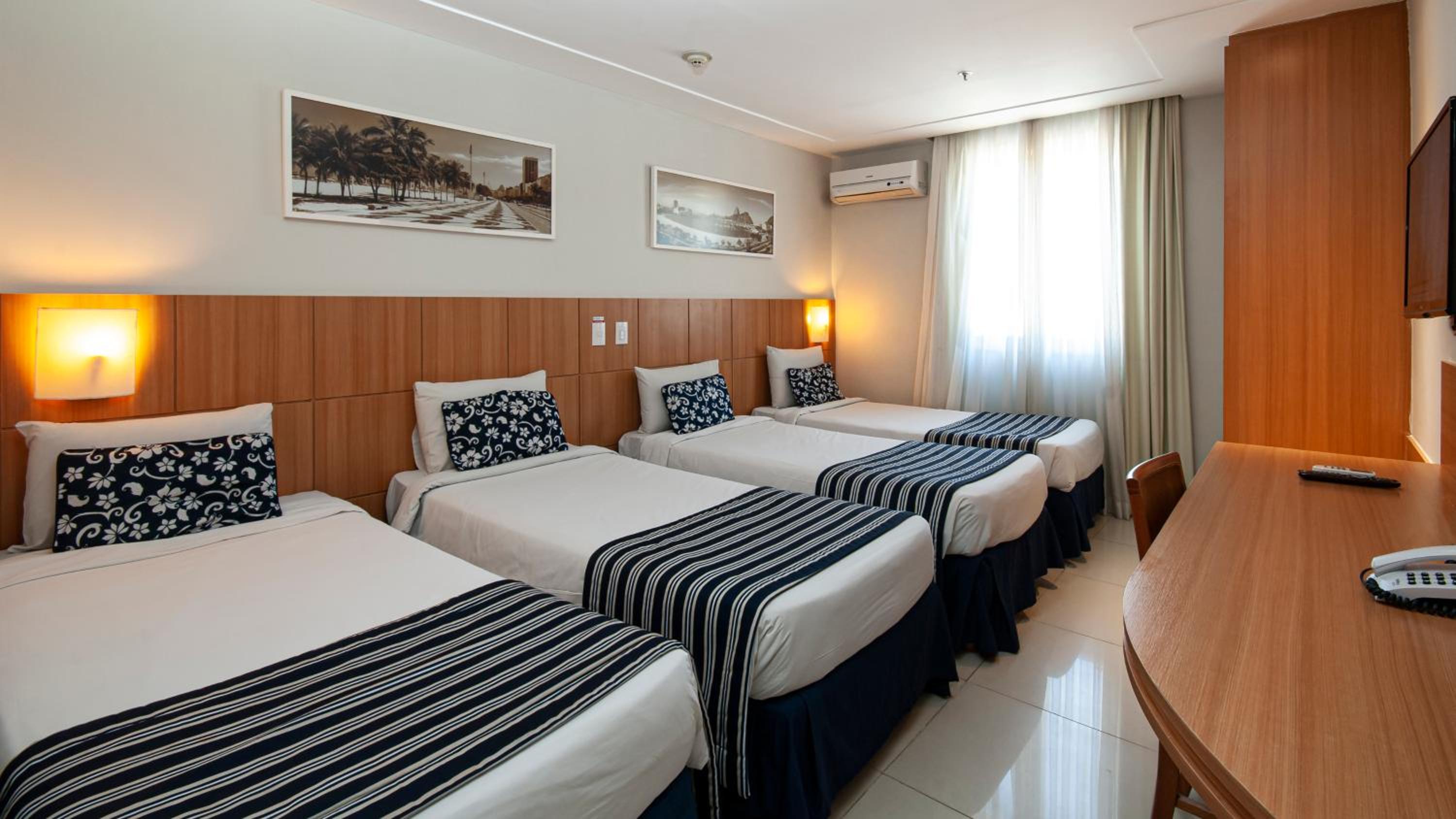 Room, Quadruple