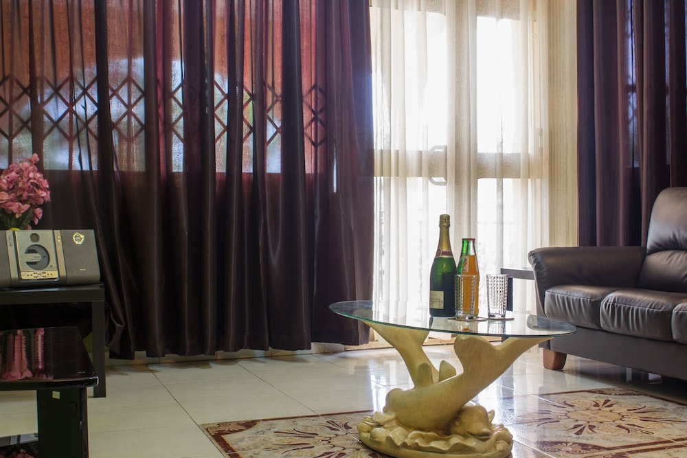 Oriental Hotel North Legon - Adults Only 33/39
