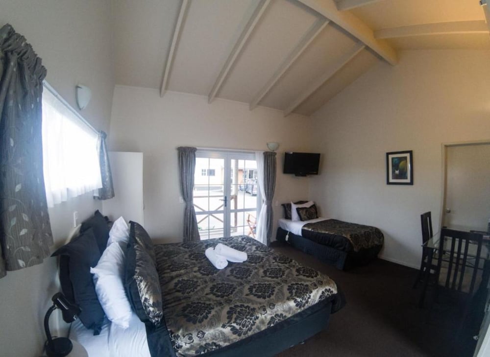Anchor Lodge Resort 50/73