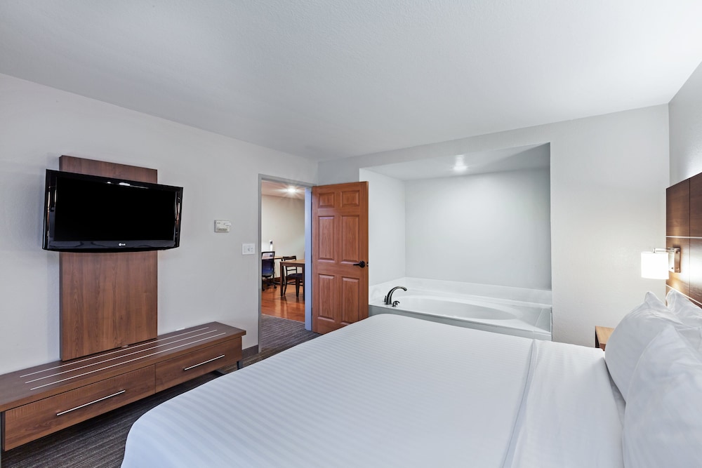 Holiday Inn Express Hotel and Suites Tulsa S Broken Arrow Hwy 51 23/80