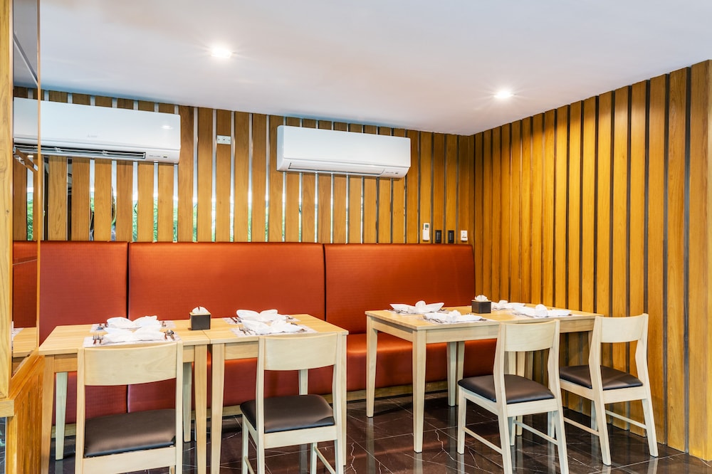 Grand Sala Thai 37/50