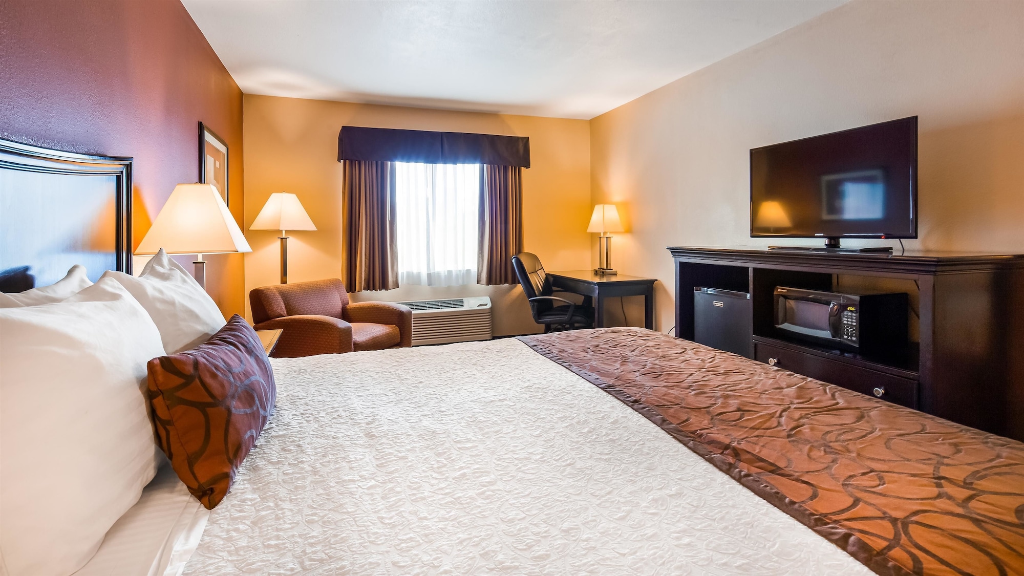 Room at Best Western Plus Corning Inn, CORNING - CA