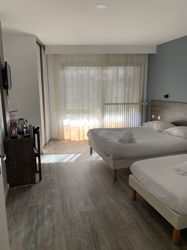 HOTEL AU RELAIS DES LILAS 8/24