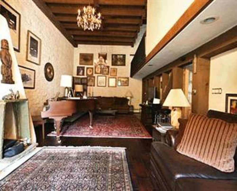 Alpenhof Bed and Breakfast 8/52