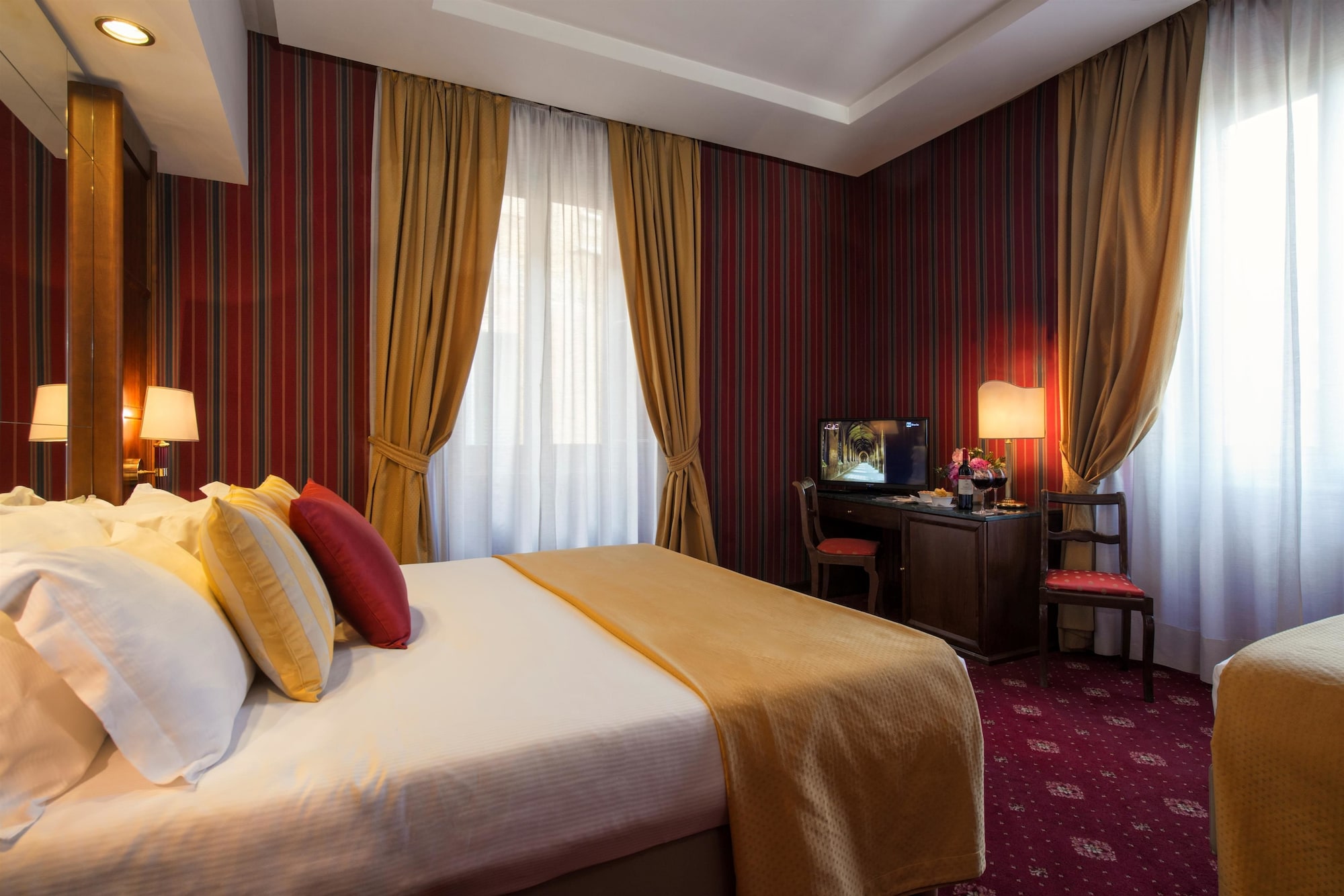 ROOM, TRIPLE